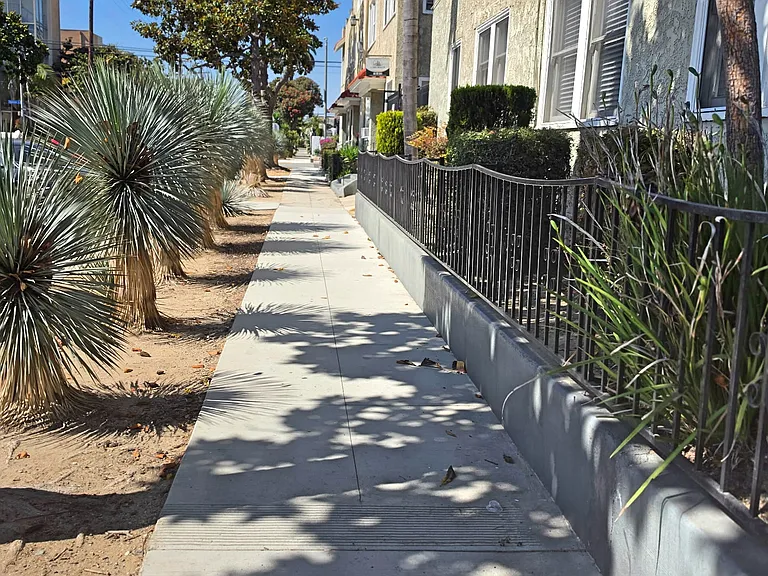 242 Gaviota Ave — Photo 15