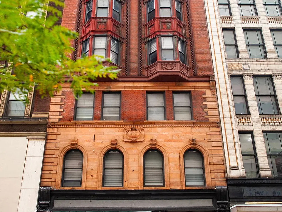 22 W 7th St #2