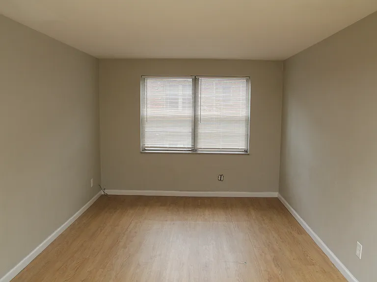 7574 Buckingham Dr #6 — Photo 2