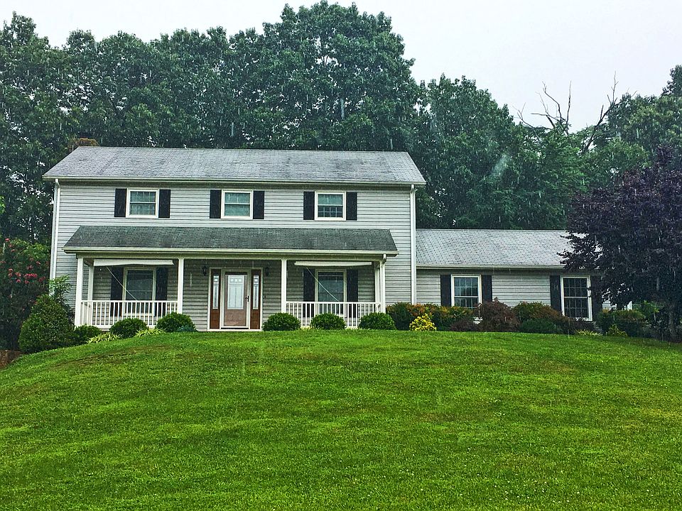 1st image of 12 Wakeland Ct