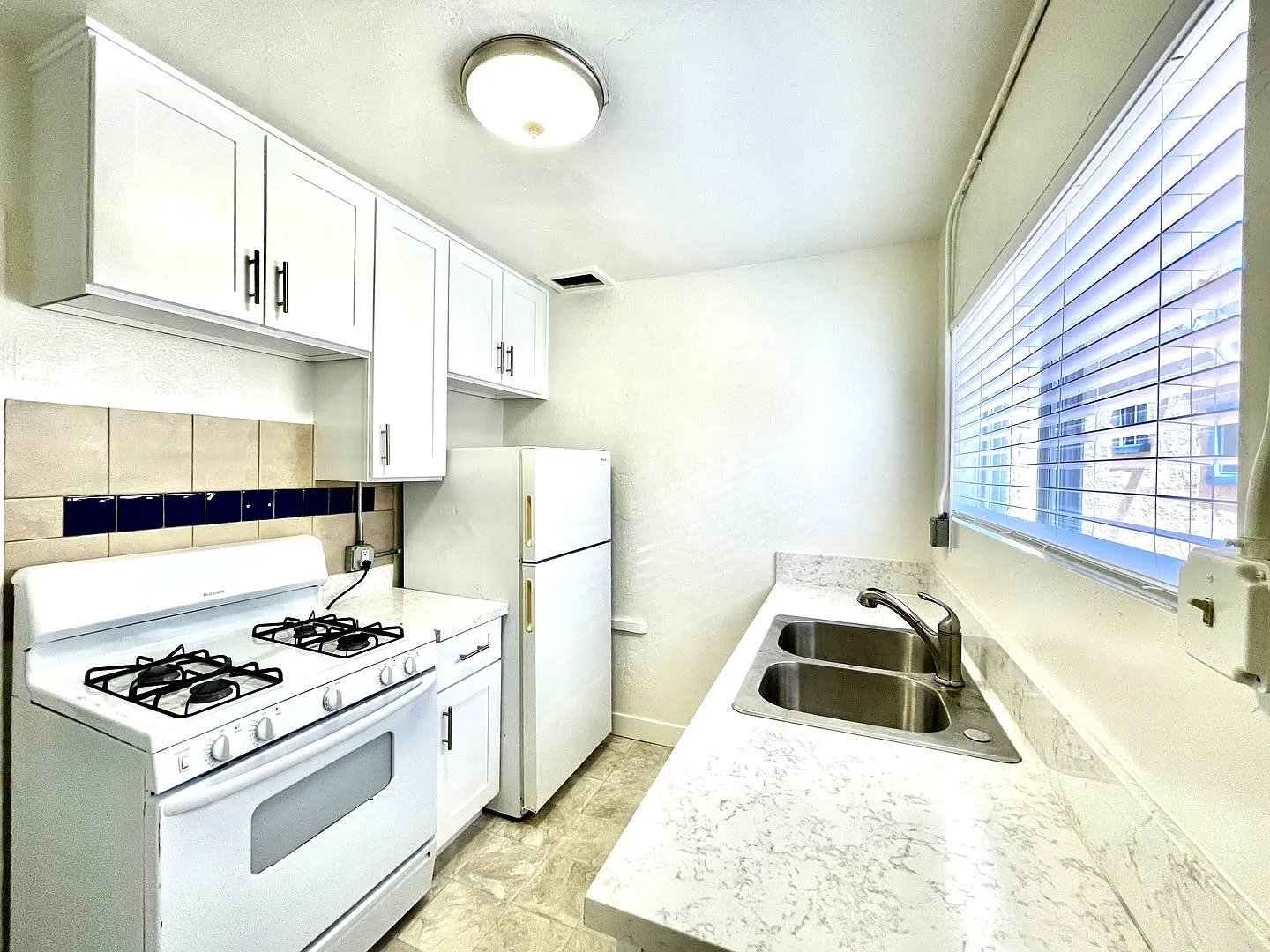 Studio in Downtown Oceanside! — Photo 3