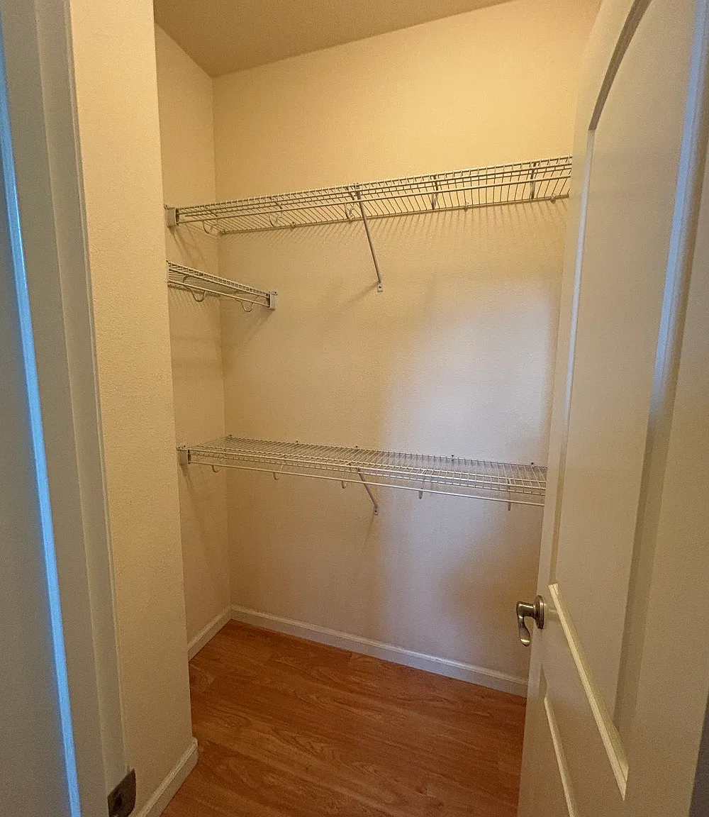 698 Cedarville Ln — Photo 3