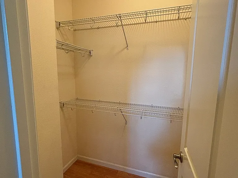 698 Cedarville Ln — Photo 3