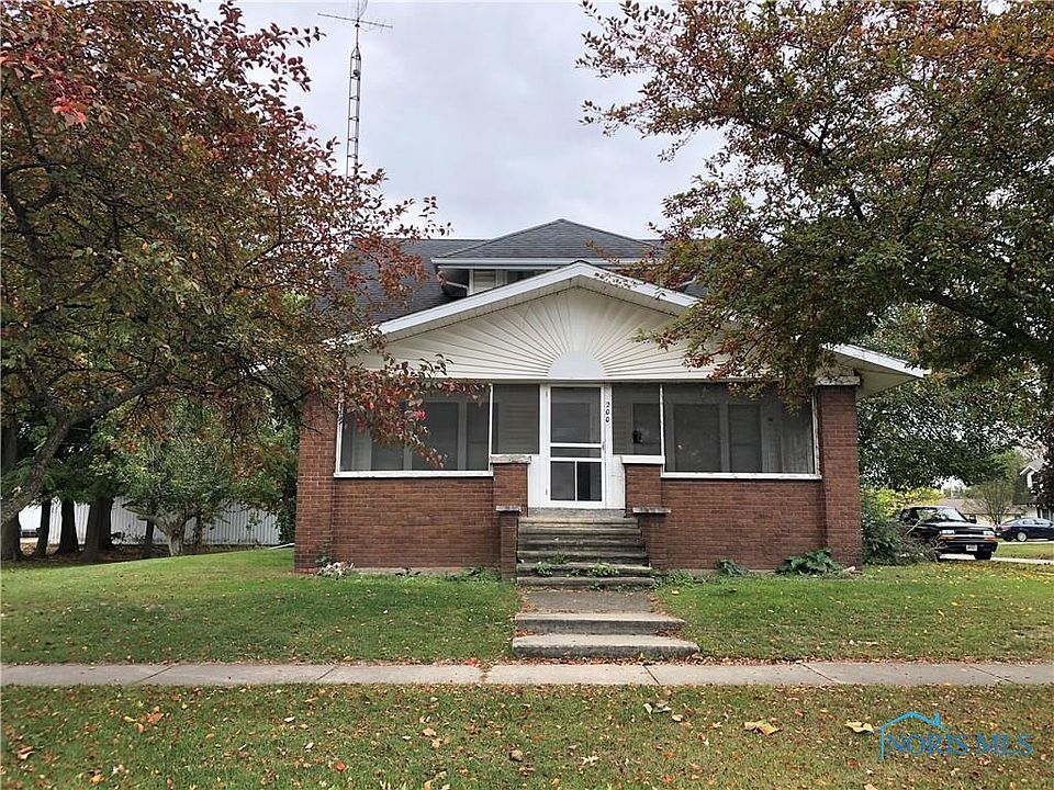 1st image of 200 E Lynn St