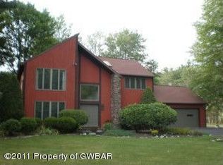 7 Glen Riddle Ln, Dallas, PA 18612
