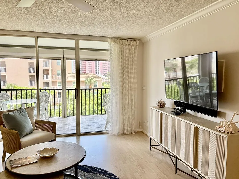 1000 Swallow Ave #12