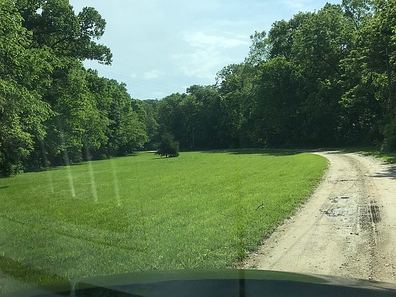 3rd image of 490 Staghorn Ln
