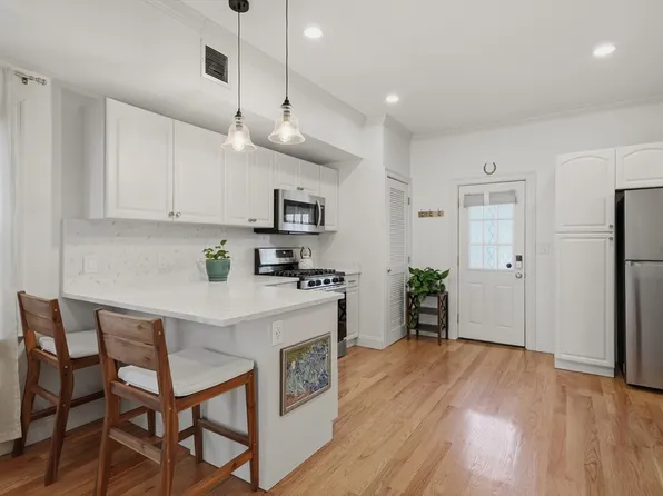 11 Columbia Rd APT 3, Wakefield, MA 01880