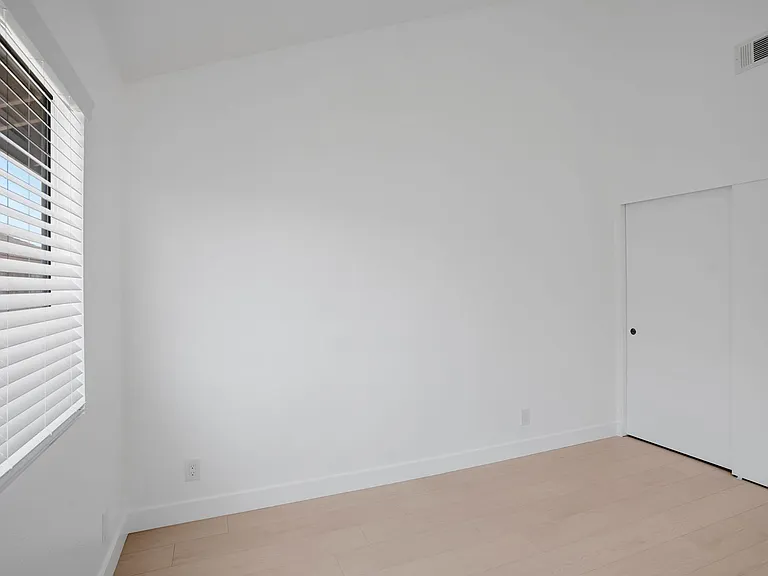 15520-15526 Belshire Ave — Photo 32