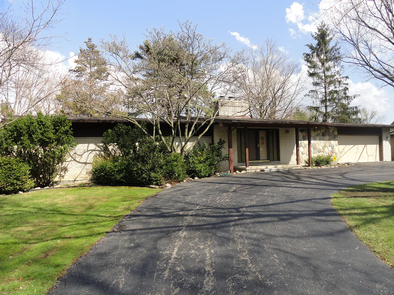 26320 Drake Rd photo 1