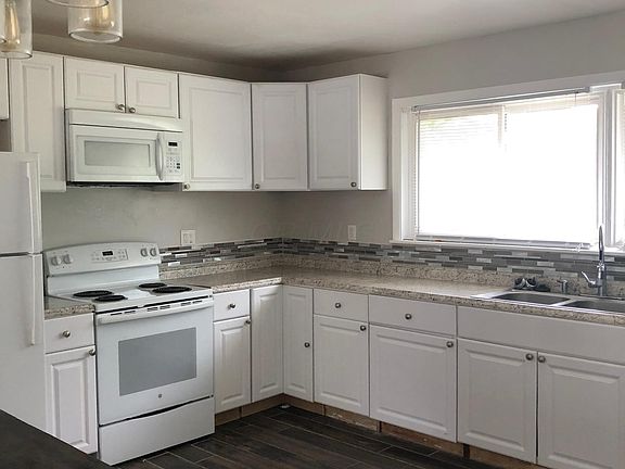 3rd image of 4540 Aragon Ave
