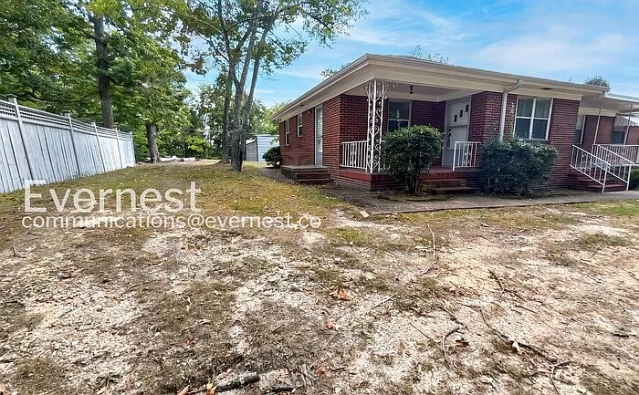 2 bed, 1.0 bath, 797 sqft, $995 — Photo 2