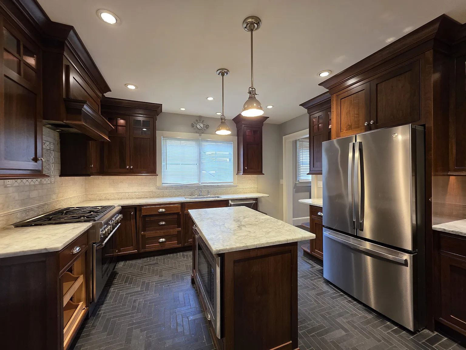 4 bed, 2.5 bath, $4,800 — Photo 3