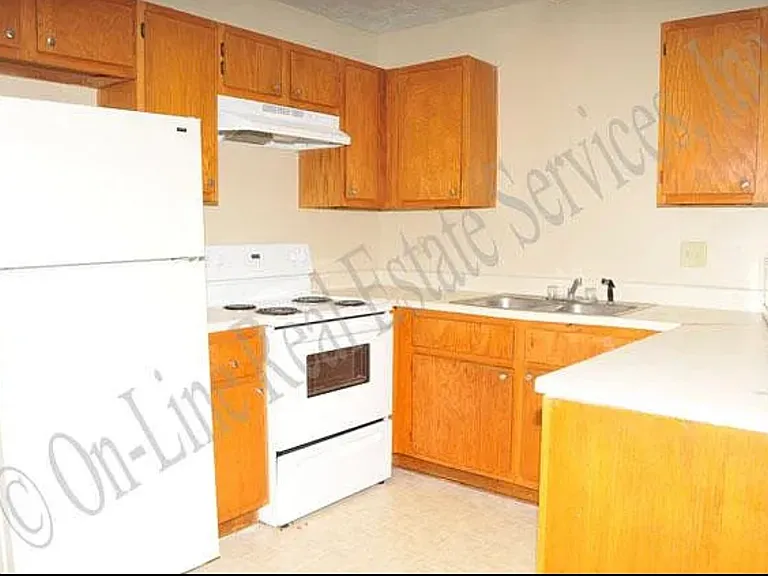806 San Pedro Dr #C — Photo 3