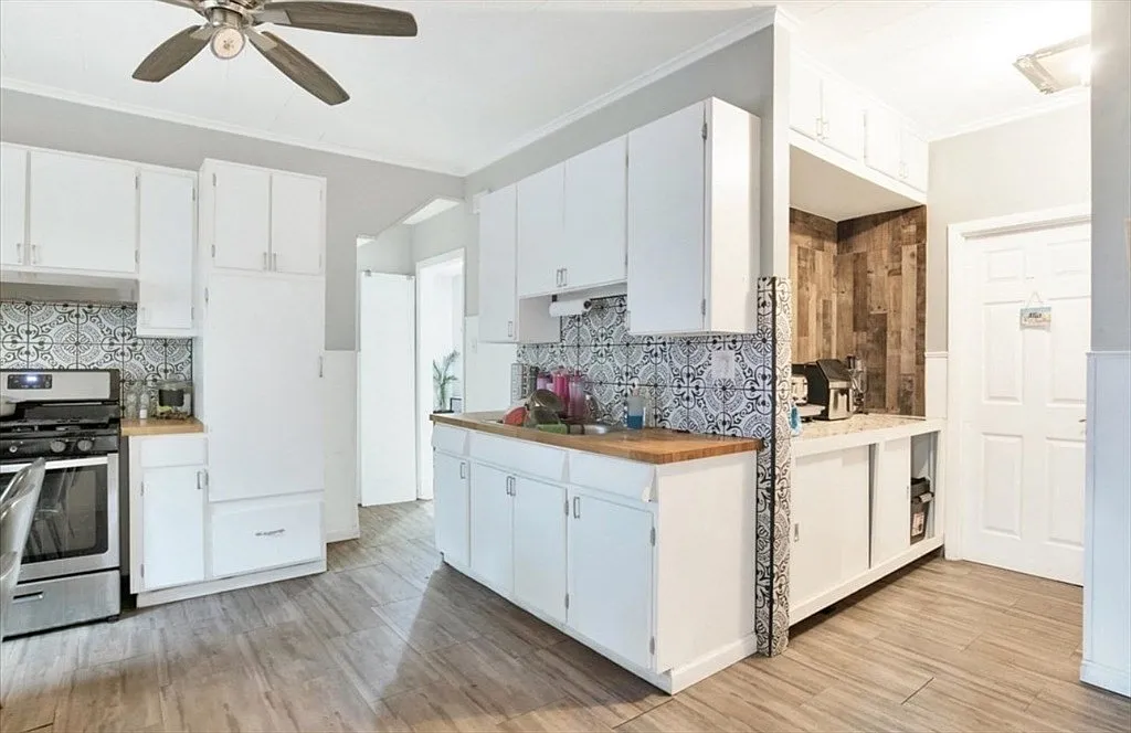 3 bed, 1.0 bath, 1200 sqft, $2,200 — Photo 4