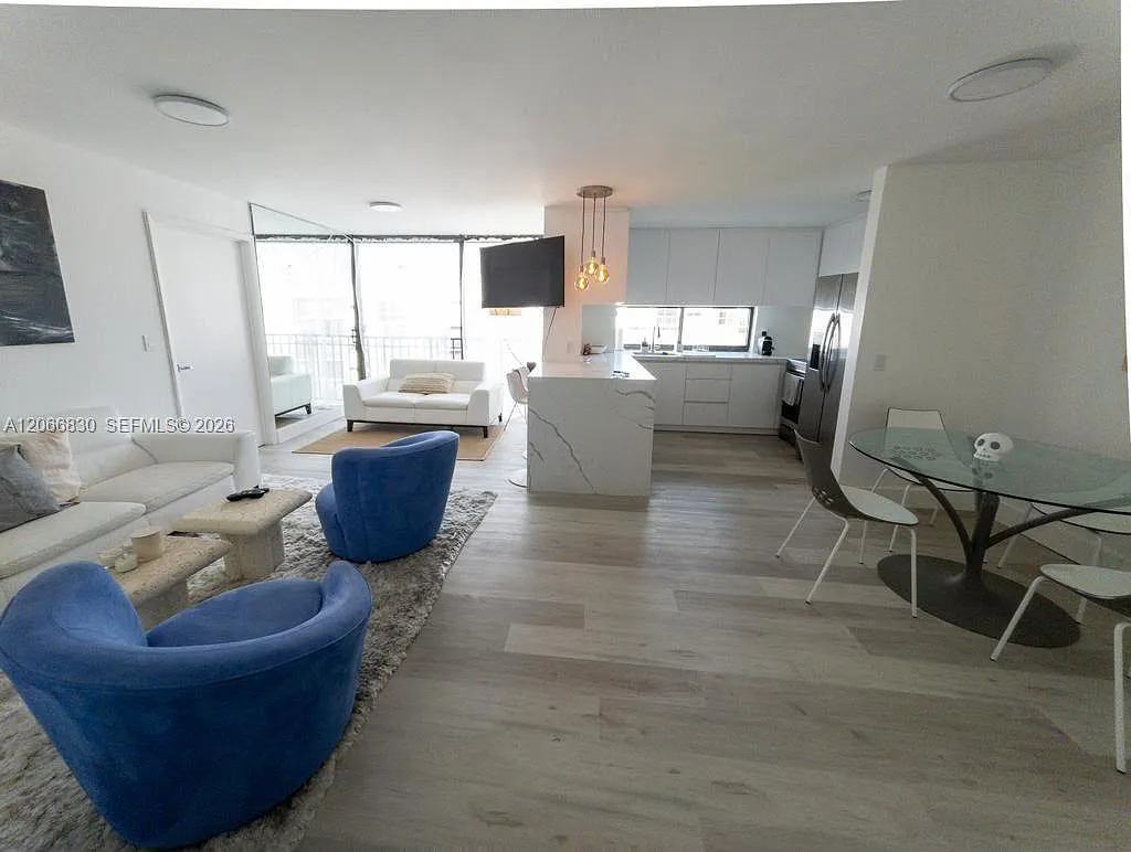 Plaza Of Americas Condo P — Photo 2