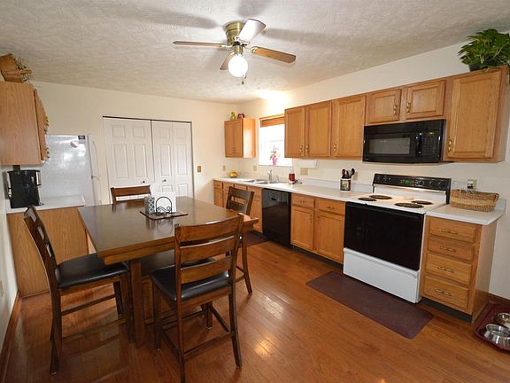 3rd image of 4066 Crestview Dr