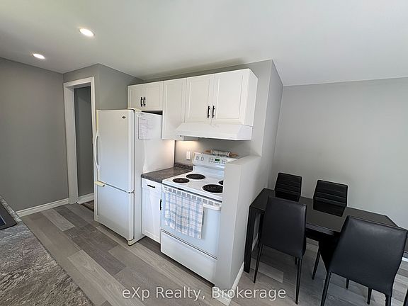 5th image of 23 Valleyside Dr