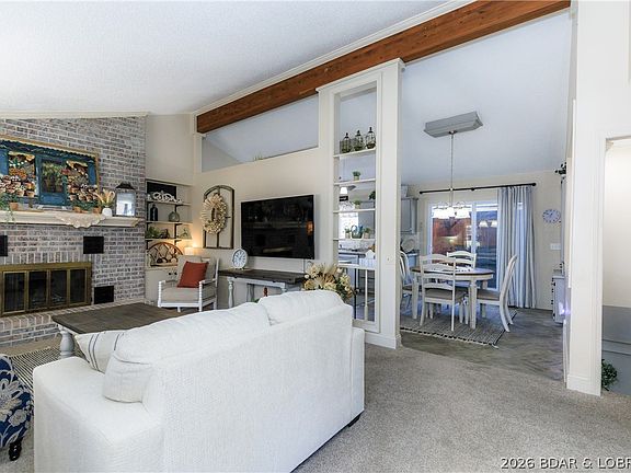 5th image of 39 Rustic Pl