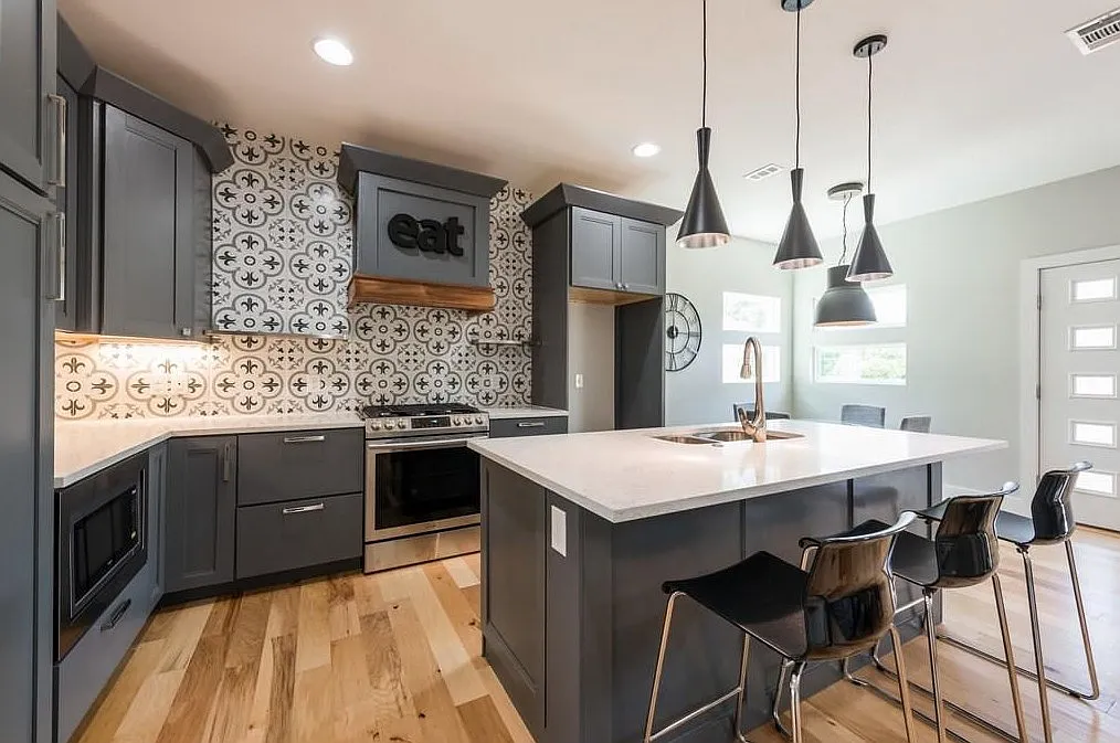 4 bed, 2.5 bath, 1888 sqft, $3,000 — Photo 3