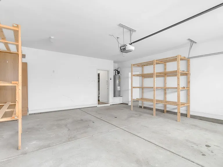 127 Ganton Dr — Photo 32
