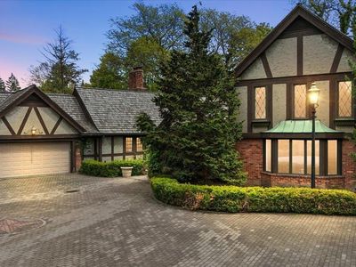 17680 E Jefferson Ave, Grosse Pointe, MI, 48230