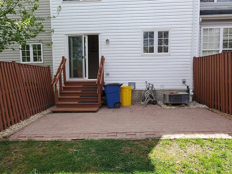 746 Howards Loop — Photo 18
