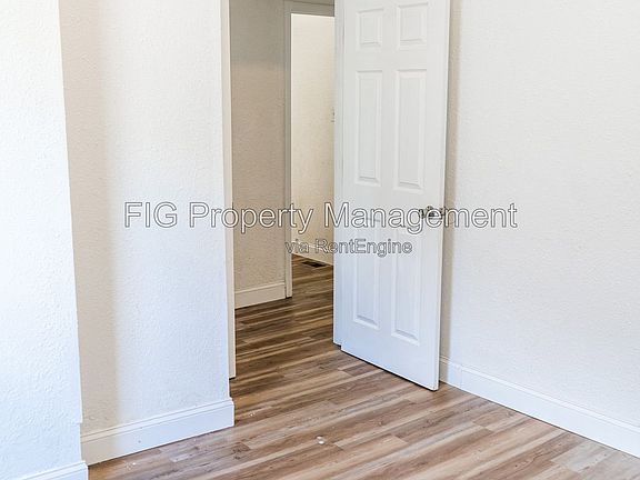3rd image of 1013 Glider Ave