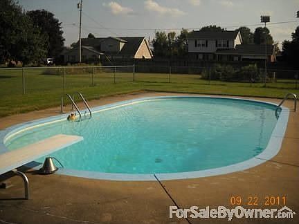 3rd image of 900 Morgan Ave