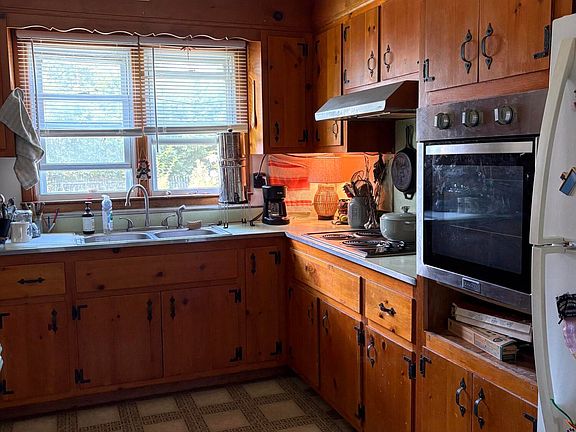 3rd image of 28-30 Wallkill Avenue