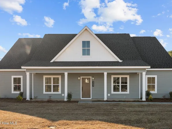 303 Belgian Court, Richlands, NC 28574