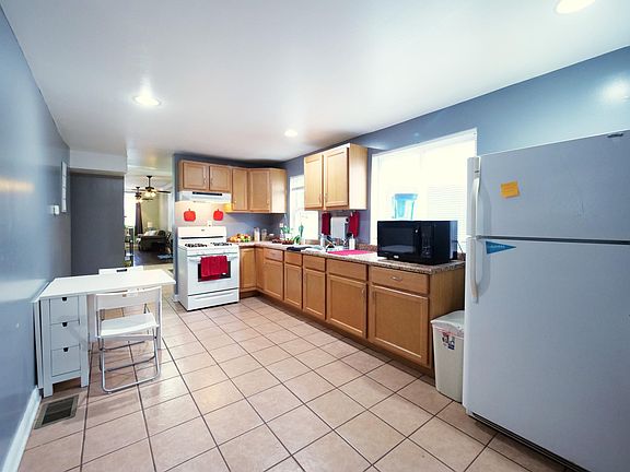 5th image of 4510 S Justine St #1