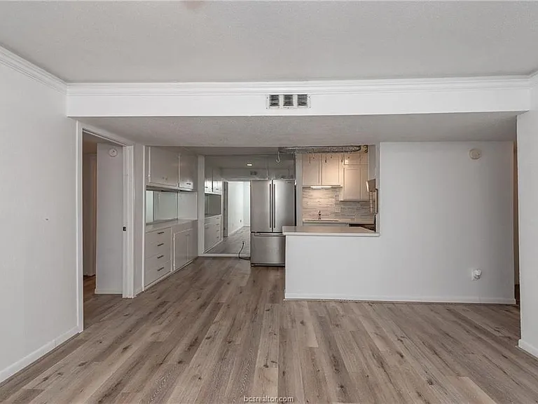 904 University Oaks Blvd #99 — Photo 6