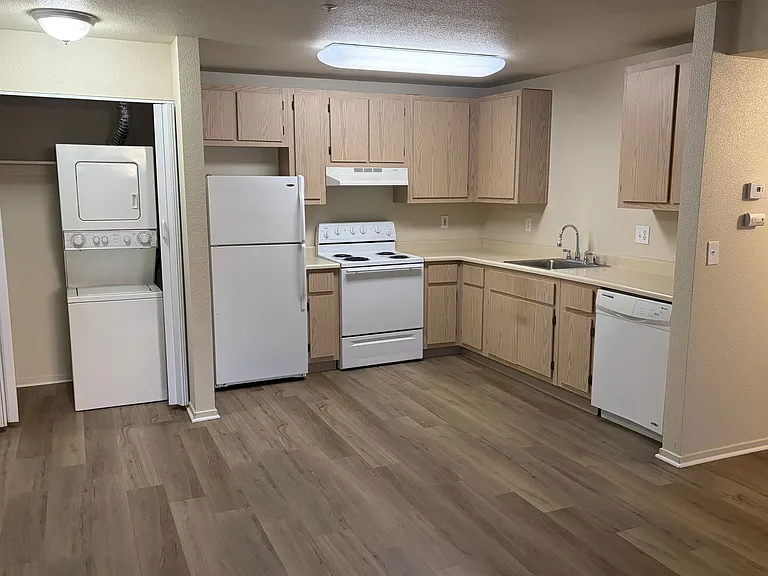 Woodcreek Senior Commons — Photo 11
