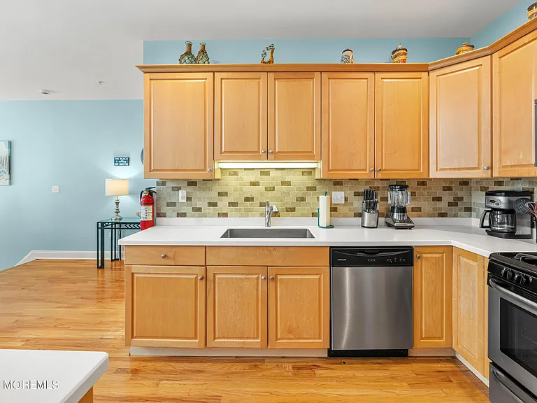 15 Sumner Ave #12 — Photo 17