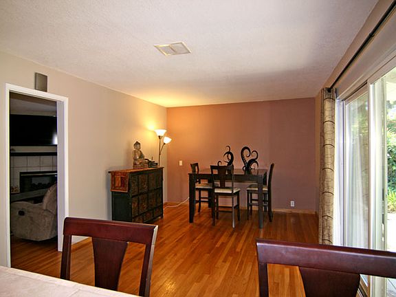 5th image of 1057 Whitman Ave