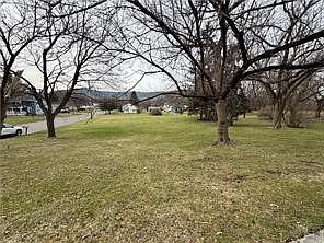 2nd image of 00-3 Winfield St Lot 93