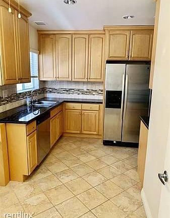 3rd image of 908 15th St #0