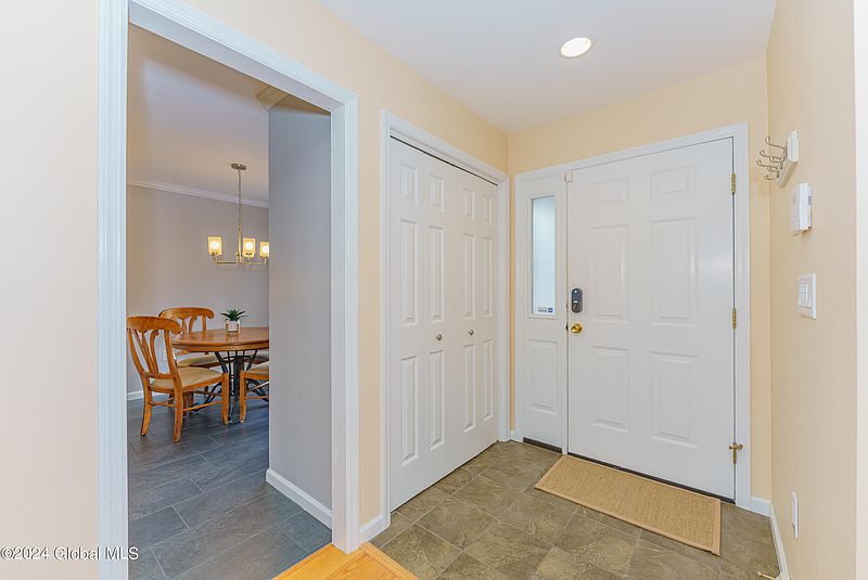 5th image of 26 Saratoga Circle