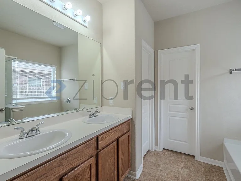 3029 Cambridge Meadows Ln — Photo 15