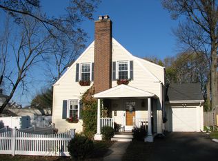 58 Gifford Rd, West Hartford, CT 06119