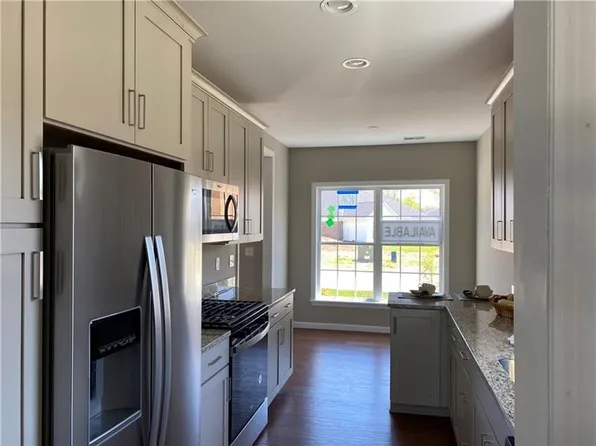 435 River Glen Dr, Baden, PA 15005