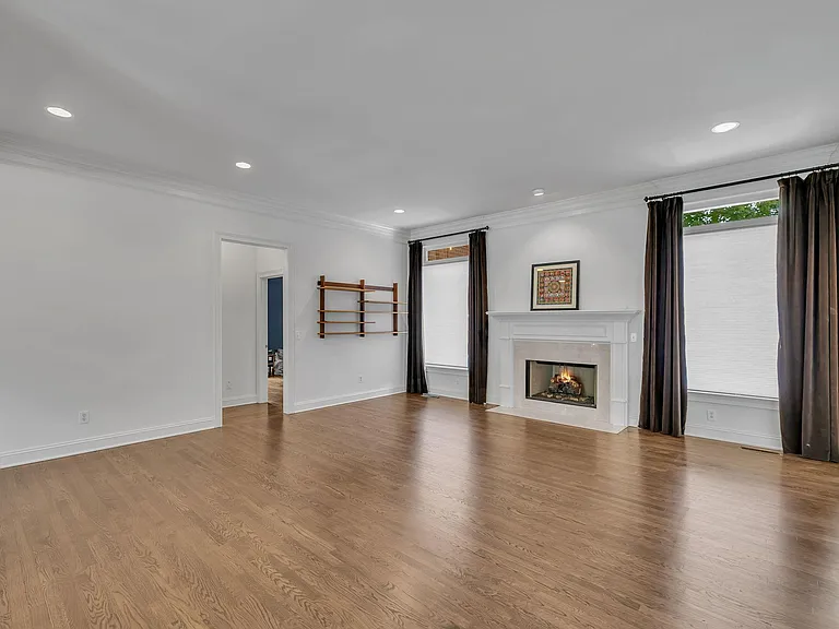 729 Harrow Ln — Photo 9