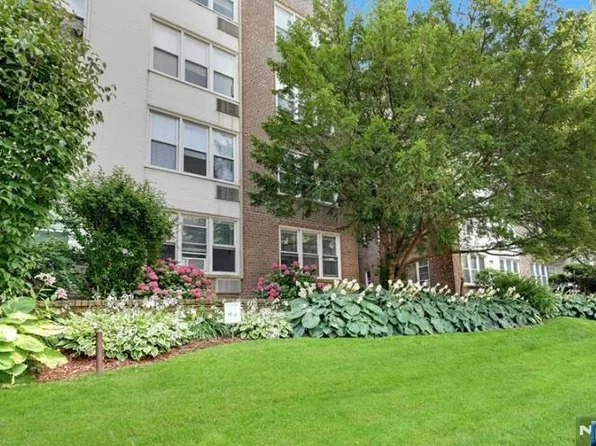 2160 Center Ave APT 1I, Fort Lee, NJ 07024