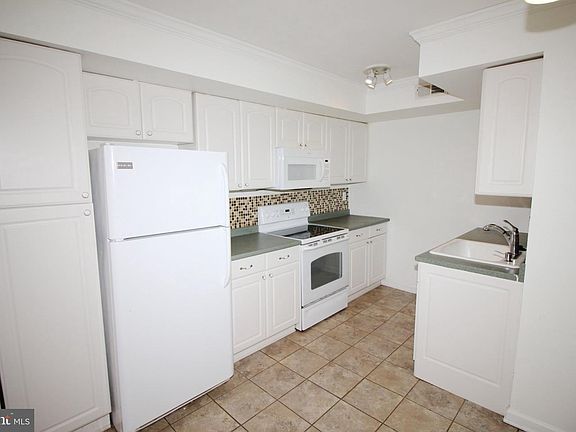 4th image of 115 E Kings Hwy Unit 410