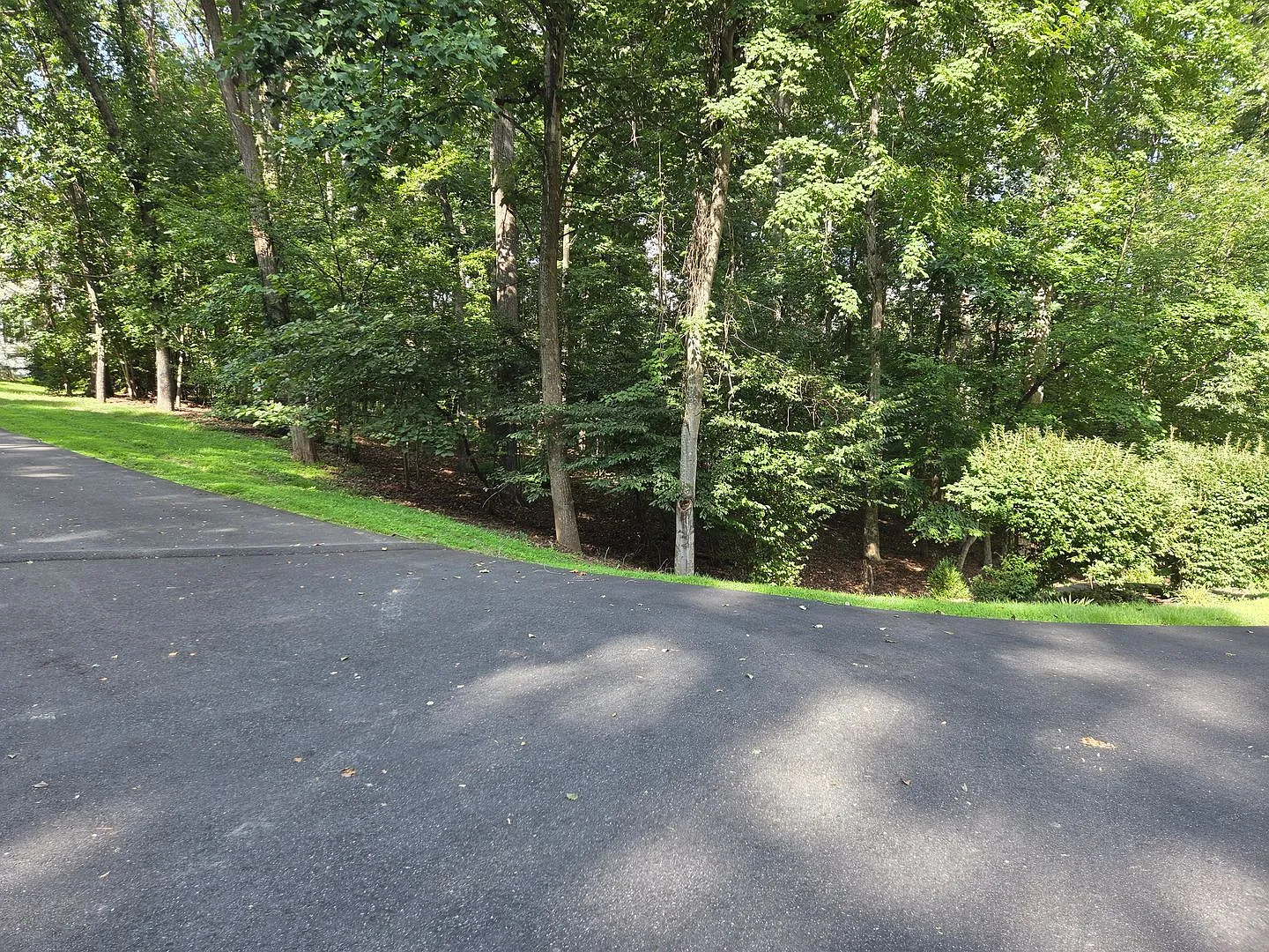 West Ridge Stately and Private Home — Photo 1