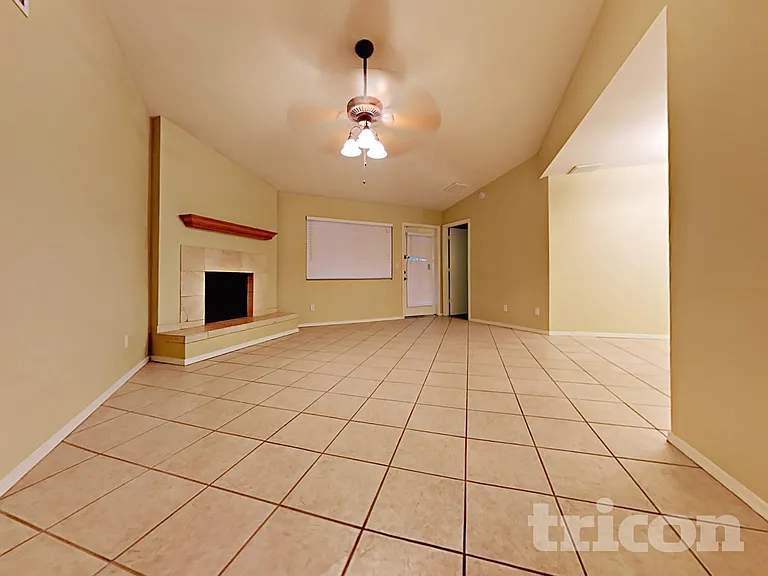 3413 E Dragoon Ave — Photo 4