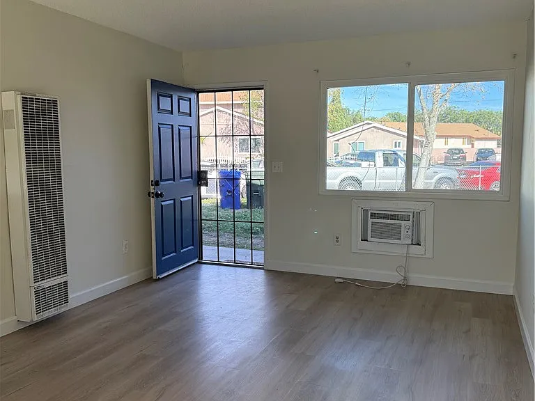 558 S Benjamin St — Photo 5