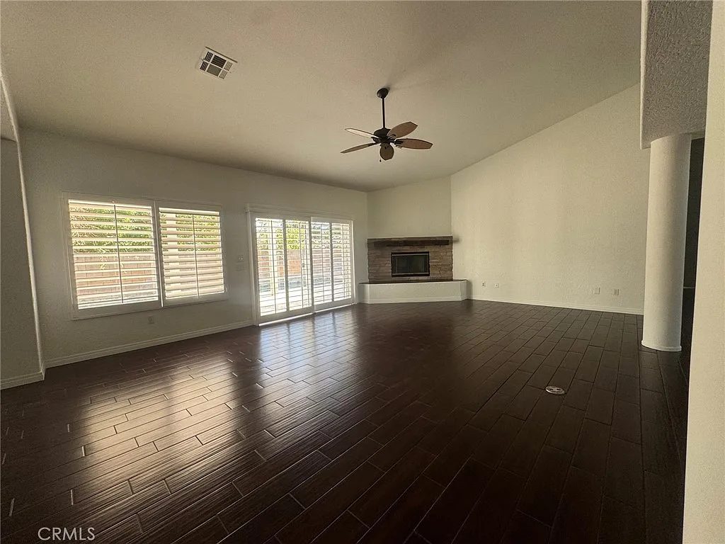 4 bed, 2538 sqft, $4,800 — Photo 3