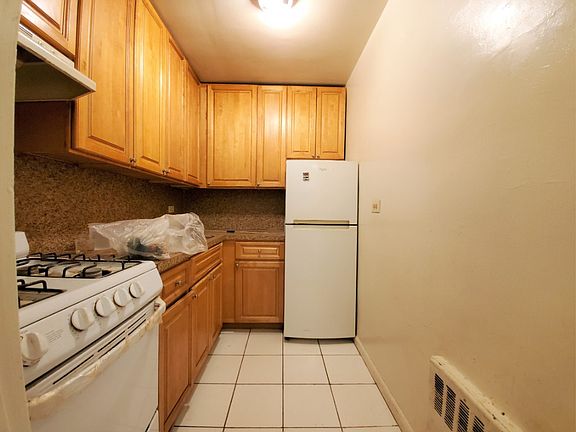 4th image of 14445 35th Ave APT 3P